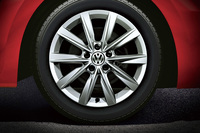 「ザ・ビートル デザインマイスター」の専用17インチアルミホイール。