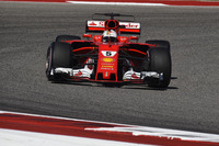 アメリカGP初日はハンドリングに悩まされたベッテル（写真）。フェラーリは新しいシャシーに変更することを決め、予選では最後の一発でフロントローを獲得するまで持ち直した。レースでは好スタートでトップを奪うも、すぐさまハミルトン＆メルセデスの反撃にあい2位。2ストップ作戦で状況打開を図ったが、最終的にハミルトンには10秒の差をつけられた。（Photo=Ferrari）