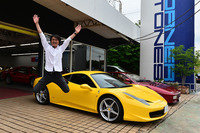 2009年にデビューした、かつての愛車「フェラーリ458イタリア」。「アクア」は2代目の登場に9年半もかけたが、フェラーリだったら2回はフルモデルチェンジしているはず。