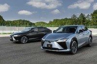 「レクサスRZ」は国内のみならず、欧米や中国を含めたおよそ50カ国で展開される見込み。年間の目標販売台数は3万2000台となっている。