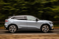 ボディーの全高は1.5m。新しいEV版「メガーヌ」はクーペSUVに生まれ変わった。