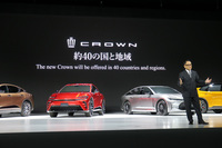 新型「クラウン」のグローバル展開について説明する、トヨタ自動車の豊田章男社長。
