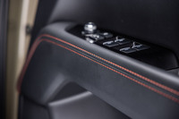 「レトロスポーツエディション」では、ドアのアームレストやセンターコンソールサイドのステッチがテラコッタとなり、特別感を表現。丁寧な内装の仕立ては、最新のマツダ車に共通するセリングポイントだ。