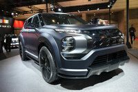 2022年の東京オートサロンで発表された「ヴィジョン ラリーアート コンセプト」。現行型「アウトランダー」のハイパフォーマンスバージョンといった趣で、ぜひ市販化してほしいモデルだ。