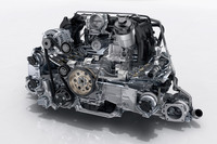 後期型（991 II型）からダウンサイジングターボエンジンが採用されたことも、この世代の「911」の大きなトピックである。写真は「カレラS」用のエンジンで、3リッターの排気量から420psの最高出力を発生した。