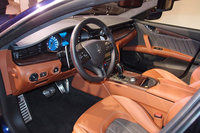 「クアトロポルテ グランルッソ」のインテリア。