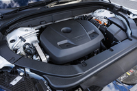 プラグインハイブリッド車「XC60 T8 Twin Engine AWDインスクリプション」のパワーユニット。JC08モードの燃費値は、15.7km/リッターと公表される。