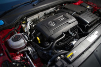 「アルテオン」に搭載される2リッター直4直噴ターボエンジン。「ゴルフR」などにも搭載される高出力ユニットで、アルテオンのものは280psの最高出力と350Nmの最大トルクを発生する。