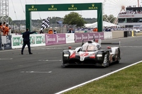 
	2019年のルマン24時間を制したトヨタのマシン「TS050ハイブリッド」。周回数（385周）は前年におよばなかったものの、2018年に続く連覇となった。
	