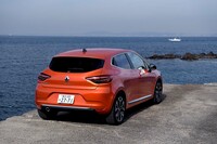 リアには、ヘッドランプと同じCシェイプデザインを採用したLEDランプを装着。デザインの統一性と個性が強調されている。