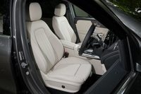 スタイリッシュさも悪路走破性能もアップ　新型「メルセデス・ベンツGLA」登場の画像