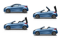 ルーフパネルはキャビン背後を軸にしてくるりと180度回転し、トランクパネル下に収納されるようになっている。開閉にかかる時間はそれぞれ12秒と短い。