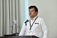 アドバンの歴史やブランドの特徴について説明する、横浜ゴム 消費財製品企画部の政友 毅部長。