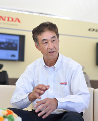 ＜プロフィール＞
	1982年、本田技術研究所に入社。ブレーキ研究開発部門を経て、1989年以降、「プレリュード」「レジェンド」「アコード」「オデッセイ」「ストリーム」「エリシオン」のPL（プロジェクトリーダー）、PL代行を務める。今回、5代目「オデッセイ」のLPL（ラージプロジェクトリーダー）。趣味はゴルフ。個人の愛車は「アコードワゴン」。