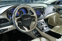 「クライスラー200」のインテリア。
    