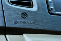 空気中の水分から生み出される微粒子イオン「ナノイー」を車内に放出する「nanoeディフューザー」。