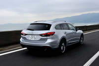 マツダ・アテンザワゴンXD Lパッケージ（FF/6AT）／BMW 320dツーリング スポーツ（FR/8AT）【試乗記】の画像