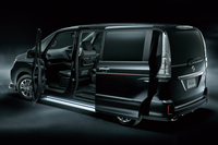 日産セレナ ライダー ブラックライン ZZ、発売の画像