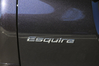 トヨタ・エスクァイア ハイブリッドGi 7人乗り
    