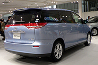 スイッチ操作でリアハッチを電動開閉できる「パワーバックドア（挟み込み防止機構付き）」を採用した。