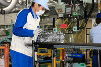 「ノート」低燃費化の立役者、「HR12DDR」の組立ラインを見学。