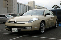 こちらは、ラクシャリーサルーンの「C6」。