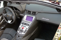 ランボルギーニの新型ロードスターが日本上陸の画像