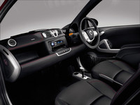 新しくなった「スマート」に赤×黒の特別仕様車の画像