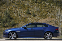 全長は4672mmでホイールベースは2835mm。「メルセデス・ベンツCクラス」や「BMW 3シリーズ」に正面からぶつかるサイズだ。
    