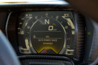 TFT液晶タイプの計器盤。運転に必要な情報は、全てアニメーション表示になっている。（写真をクリックすると表示バリエーションが見られます）