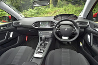 「アリュール」グレードには、ファブリックのスポーツシートが装着される。