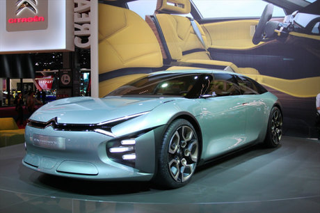 2016�N9��29���ɊJ�������p�����[�^�[�V���[2016�B�V�g���G���́A�V�^�uC3�v�𐢊E�����J�����ق��A2017�N...