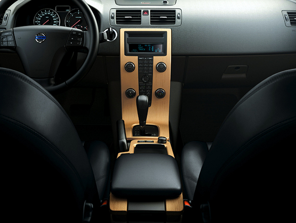 ボルボC30 2.4i Aktiv（FF/5AT）／T-5（FF/5AT）【試乗速報（前編