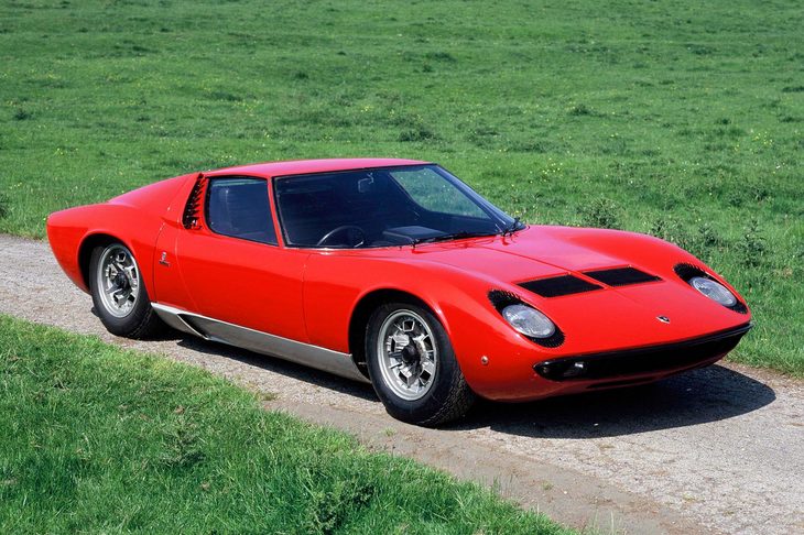 世界初のスーパーカーとされる「ランボルギーニ・ミウラ」のデビューは1966年。欧米におけるスーパーカーブームの始まりは、日本より10年ほど早く、1970年代中盤には早くも下火になりつつあった。