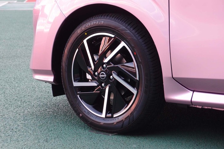 日産ノート（フロントホイール）