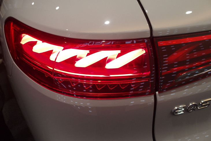 メルセデス・ベンツEQS580 4MATIC SUVスポーツ（リアコンビランプ）