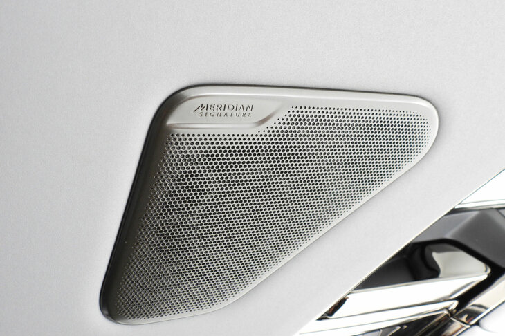 レンジローバーSVビスポーク1858エディション（リアドアスピーカー）