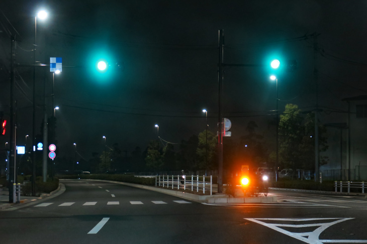 東八道路の新開通区間を西から拝む。考えてみれば、自分が武蔵野に移り住んだ当初は、ここはもちろん新武蔵境通りも開通していなかった。武蔵野暮らしも長くなったなぁ。