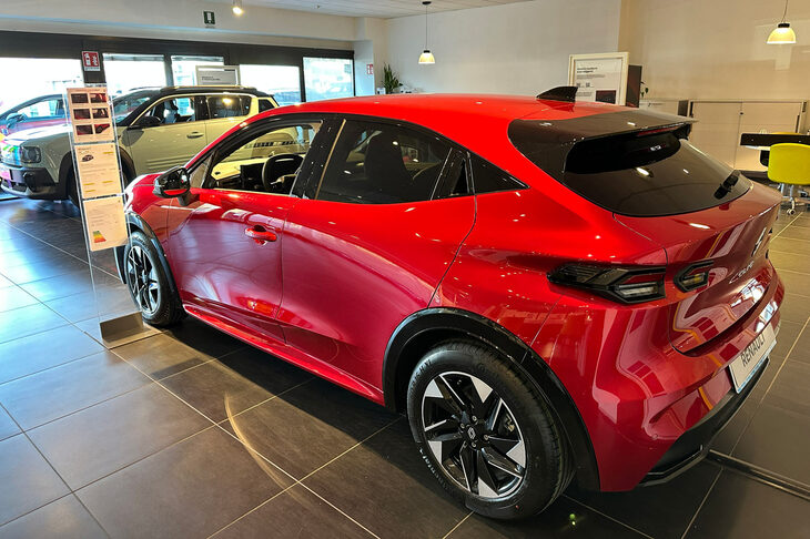 新型「クリオ」のリアクオータービュー。ボディーサイズは全長✕全幅✕全高＝4116✕1768✕1451mmと、いずれも先代より拡大している。