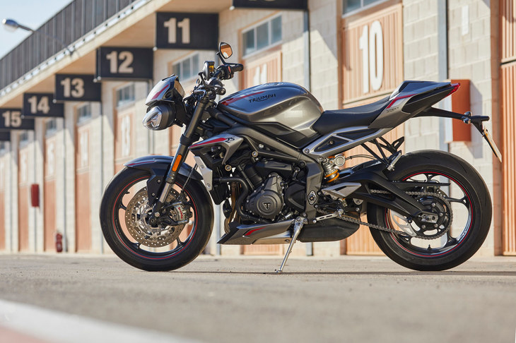 現行モデルは「RS」で166kg（乾燥重量）という、クラストップの“軽さ”を特徴としている。