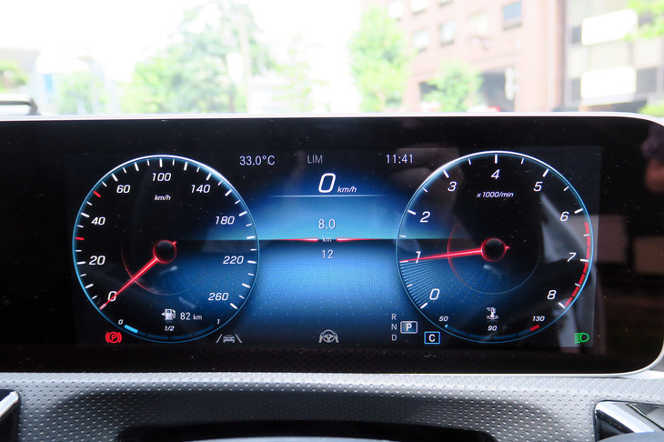 メルセデス・ベンツCLA250 4MATICシューティングブレーク（デジタルメーター）