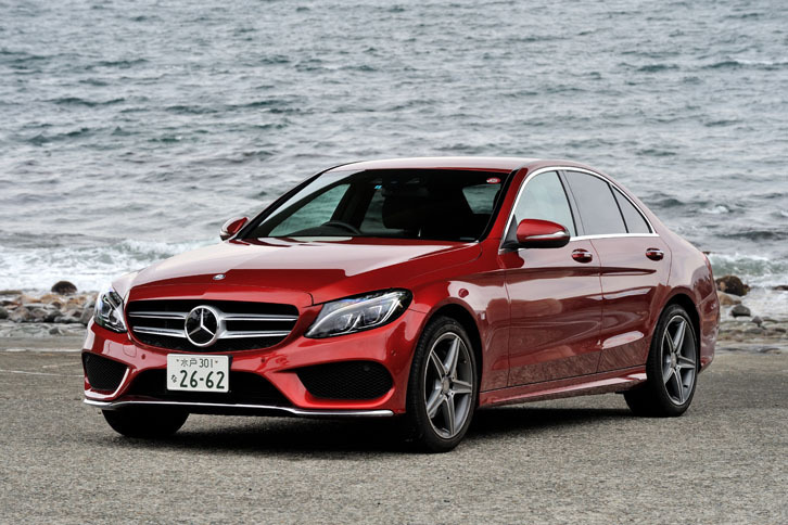 メルセデス・ベンツC200アバンギャルド
	ボディーサイズ：全長×全幅×全高＝4690×1810×1435mm／ホイールベース：2840mm／車重：1590kg／駆動方式：FR／エンジン：2リッター直4 DOHC 16バルブ ターボ／トランスミッション：7段AT／最高出力：184ps（135kW）/5500rpm／最大トルク：30.6kgm（300Nm）/1200-4000rpm／タイヤ：（前）225/45R18 （後）245/40R18／車両本体価格：534万円