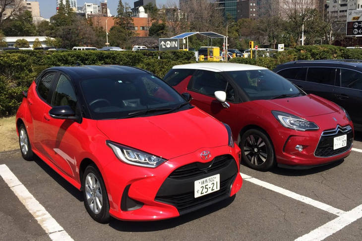 少し斜めから見ても、姉妹のようにそっくり！