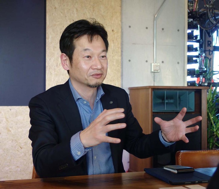 ＜三木鉄雄さんプロフィール＞
	1970年兵庫県生まれ。1994年トヨタ自動車入社。電気自動車「e-com」、初代「ノア／ヴォクシー」、4代目「4Runner（フォーランナー、日本名はハイラックスサーフ）」などのインテリアデザインを担当。2001年から2005年までCalty Design Research, Incに出向。2012年レクサスデザイン部に異動し、「NX」および「CT」（マイナーチェンジモデル）のデザインをまとめた。2015年より現職。