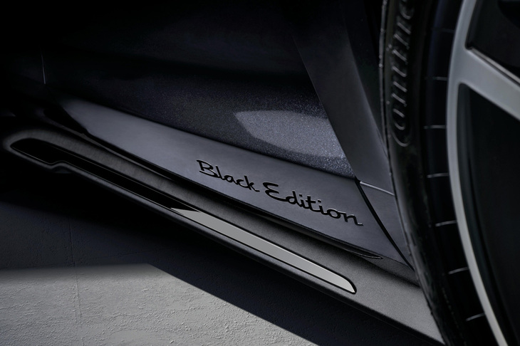 「Black Edition」のレタリング。