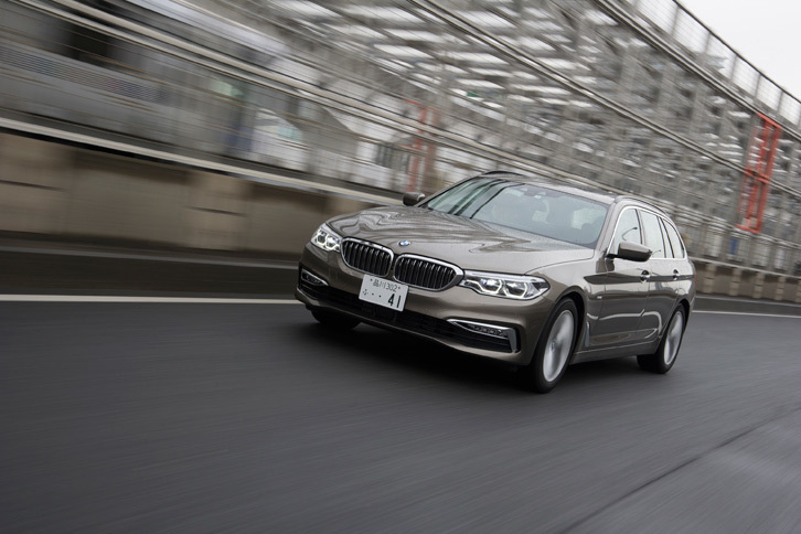 日本仕様のグレードは「523i」「523d」「530i」「540i xDrive」の4種類。本国では設定のある、直6ディーゼルモデルの導入は見送られた。