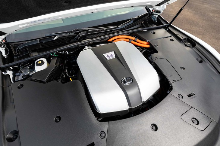 ハイブリッドモデルのパワーユニットは、3.5リッターV6エンジンとモーターのコンビ。システム最高出力359PSを発生する。