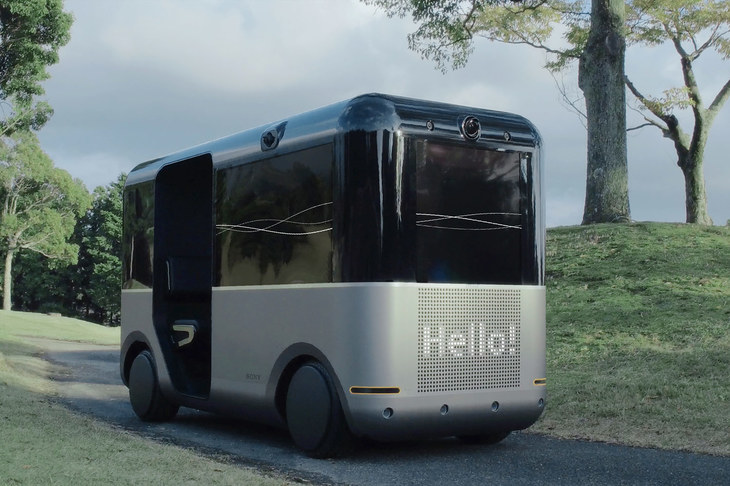 ソニーが2017年10月に発表した「ニューコンセプトカートSC-1」。現在は自動運転に対応するなど、より完成度を高めた「ソーシャブルカートSC-1」に進化しており、沖縄のリゾート施設などでは、同車を利用したナイトクルーズイベントも催されている。