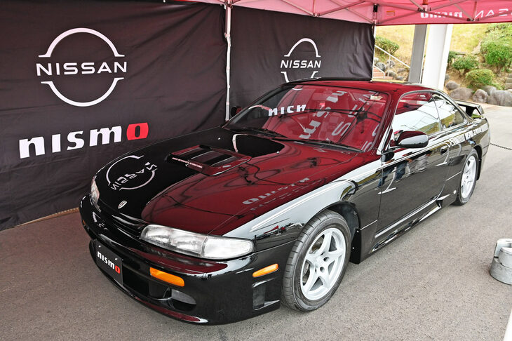 主催者の持ち込む、貴重な展示車両にも注目。写真は旧ニスモの創立10周年を記念して、1994年に発売された「NISMO 270R」。ニスモとしては初めてのストリート向けのコンプリートカーであり、エンジンをはじめ、駆動系、ブレーキ、シャシー、内外装まで手が入っていた。旧オーテックジャパンも製造に関与していた。