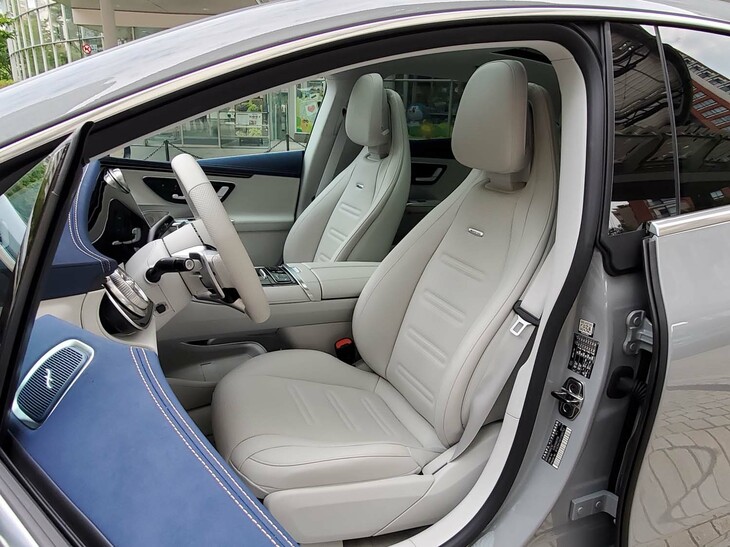 メルセデスAMG EQE53 4MATIC＋（フロントシート）